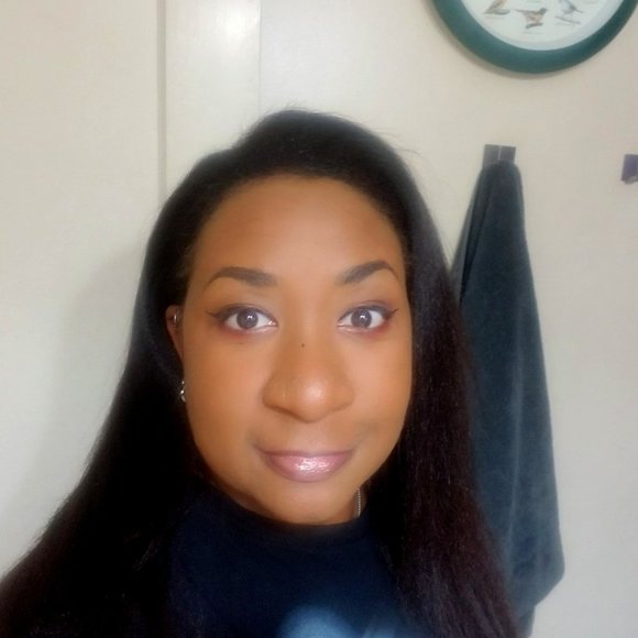 Meet your Posher, Alana - Picture 1 of 2